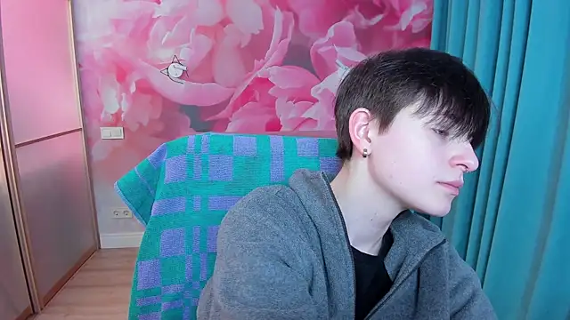 Snapshot of EmiliaYours chatting on February 7, 3:52 pm EmiliaYours online show from February 7, 3:52 pm