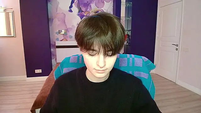 Snapshot of EmiliaYours chatting on February 18, 1:33 pm EmiliaYours online show from February 18, 1:33 pm