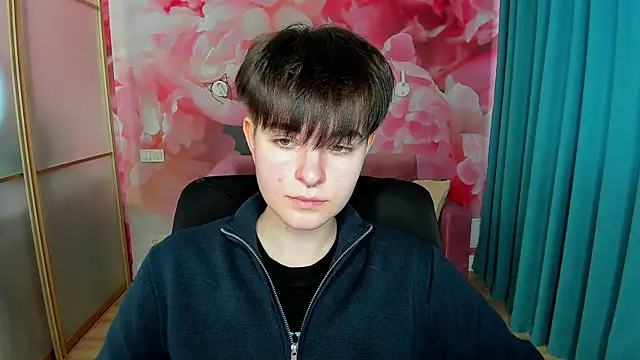 Snapshot of EmiliaYours chatting on February 21, 1:00 pm EmiliaYours online show from February 21, 1:00 pm