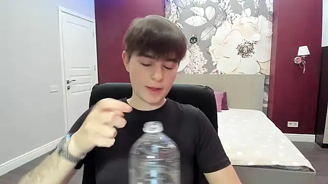 Snapshot of EmiliaYours chatting on September 14, 2:27 pm EmiliaYours online show from September 14, 2:27 pm