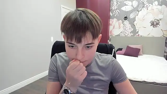 Snapshot of EmiliaYours chatting on September 21, 1:57 pm EmiliaYours online show from September 21, 1:57 pm