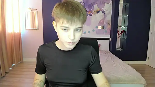 Snapshot of EmiliaYours chatting on September 28, 1:49 pm EmiliaYours online show from September 28, 1:49 pm