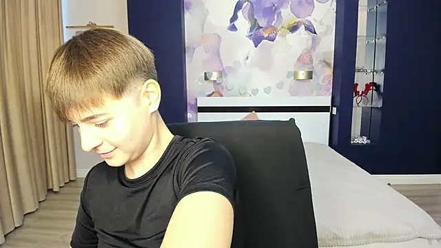 Snapshot of EmiliaYours chatting on September 30, 12:32 pm EmiliaYours online show from September 30, 12:32 pm