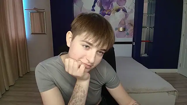 Snapshot of EmiliaYours chatting on October 19, 1:12 pm EmiliaYours online show from October 19, 1:12 pm