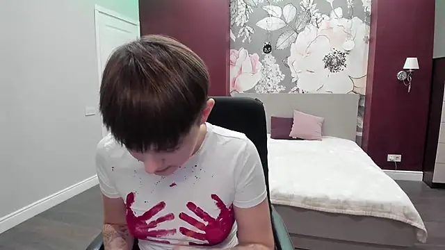 Snapshot of EmiliaYours chatting on October 31, 4:30 pm EmiliaYours online show from October 31, 4:30 pm