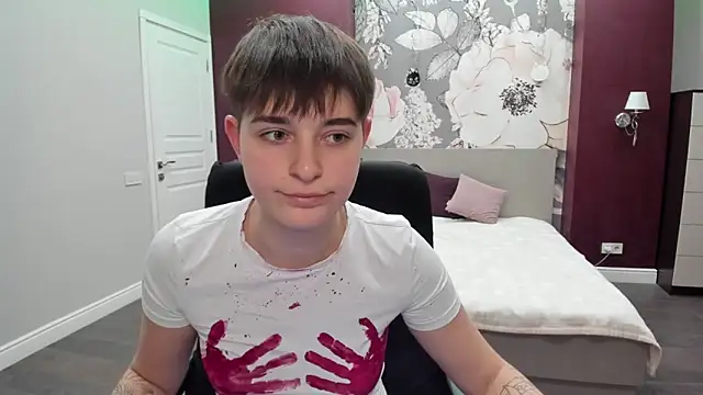 Snapshot of EmiliaYours chatting on November 1, 3:25 pm EmiliaYours online show from November 1, 3:25 pm