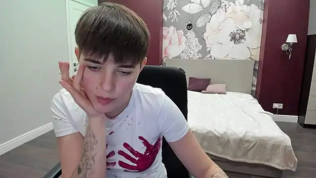 Snapshot of EmiliaYours chatting on November 3, 2:40 pm EmiliaYours online show from November 3, 2:40 pm