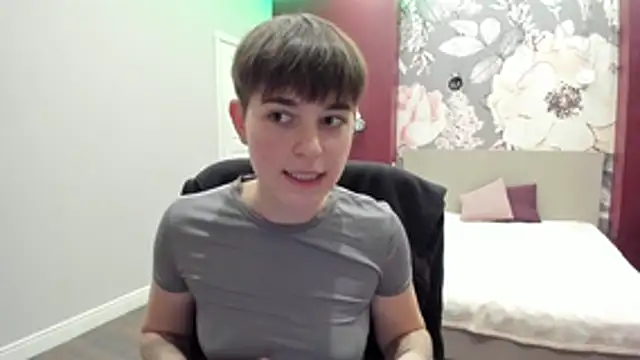 Snapshot of EmiliaYours chatting on November 7, 2:17 pm EmiliaYours online show from November 7, 2:17 pm