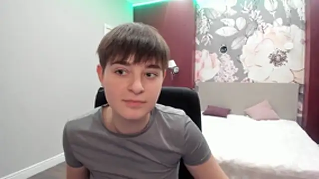 Snapshot of EmiliaYours chatting on November 14, 4:17 pm EmiliaYours online show from November 14, 4:17 pm