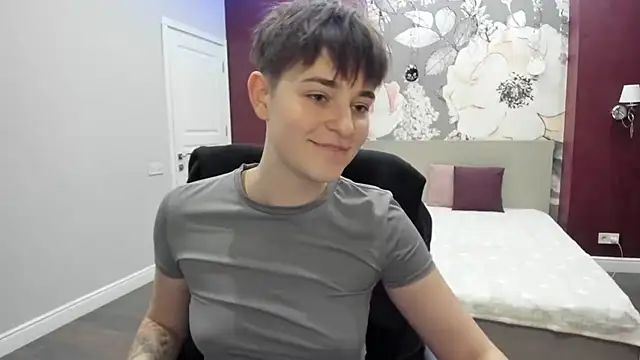 Snapshot of EmiliaYours chatting on November 29, 2:53 pm EmiliaYours online show from November 29, 2:53 pm