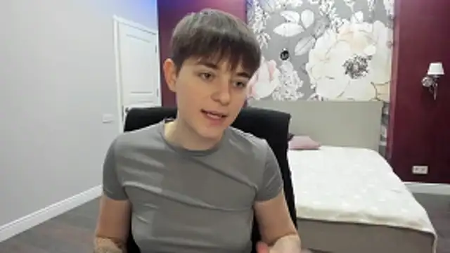 Snapshot of EmiliaYours chatting on December 18, 3:29 pm EmiliaYours online show from December 18, 3:29 pm