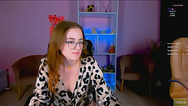 Snapshot of luna_berryy chatting on December 4, 1:36 am luna berryy online show from December 4, 1:36 am