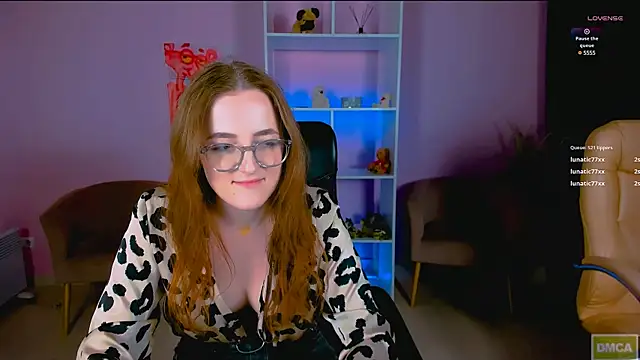 Snapshot of luna_berryy chatting on December 4, 4:43 am luna berryy online show from December 4, 4:43 am