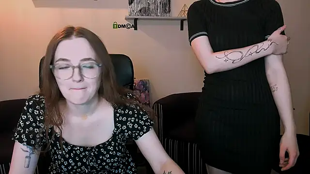 Snapshot of luna_berryy chatting on December 6, 11:14 pm luna berryy online show from December 6, 11:14 pm