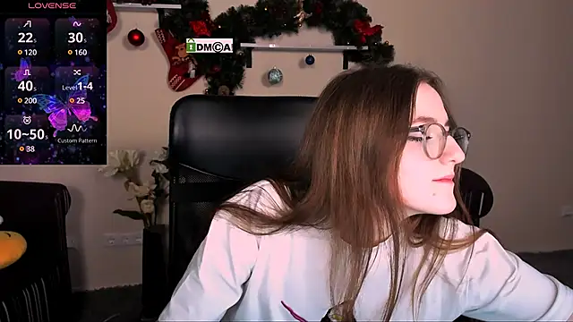 Snapshot of luna_berryy chatting on January 3, 11:33 pm luna berryy online show from January 3, 11:33 pm