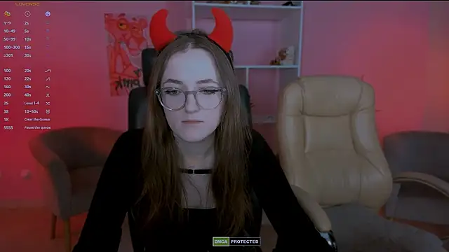 Snapshot of luna_berryy chatting on February 5, 11:28 pm luna berryy online show from February 5, 11:28 pm