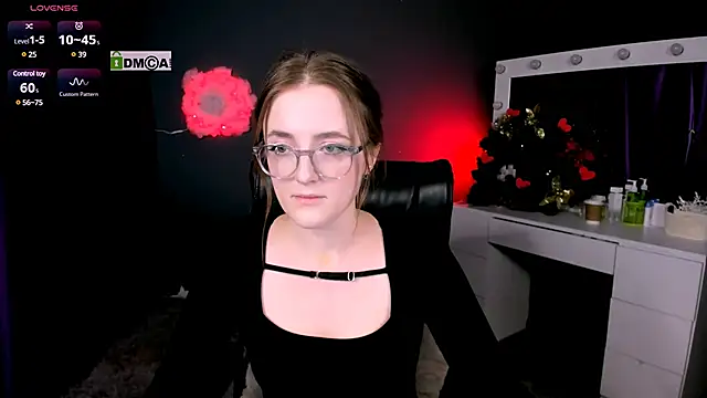 Snapshot of luna_berryy chatting on February 20, 8:25 pm luna berryy online show from February 20, 8:25 pm