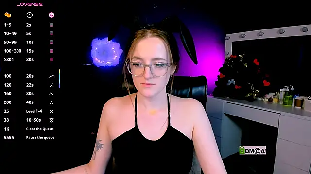 Snapshot of luna_berryy chatting on February 22, 5:44 am luna berryy online show from February 22, 5:44 am
