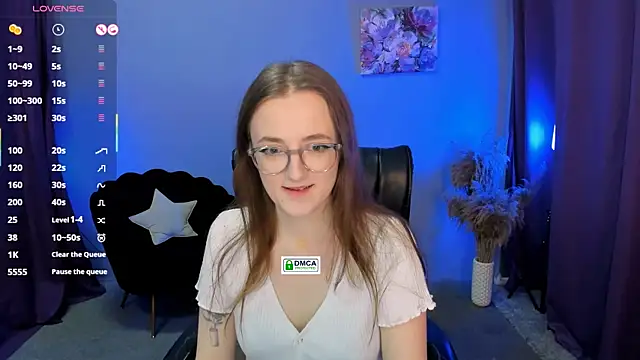 Snapshot of luna_berryy chatting on February 22, 8:09 pm luna berryy online show from February 22, 8:09 pm