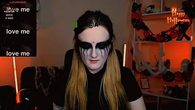 Snapshot of luna_berryy chatting on October 23, 7:23 pm luna berryy online show from October 23, 7:23 pm