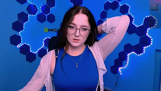 Snapshot of luna_berryy chatting on December 2, 8:37 pm luna berryy online show from December 2, 8:37 pm