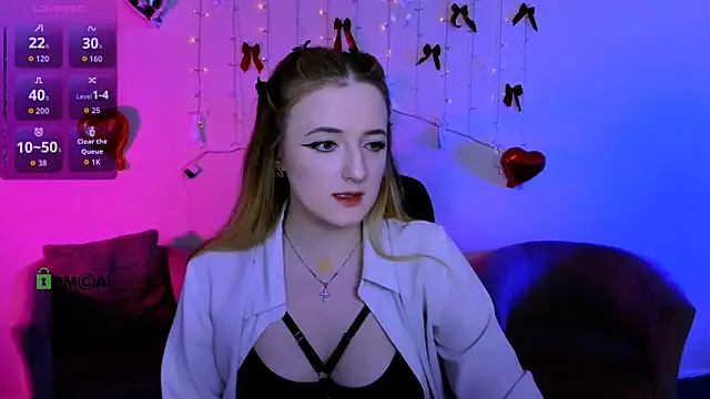 luna berryy online show from March 27, 8:30 pm