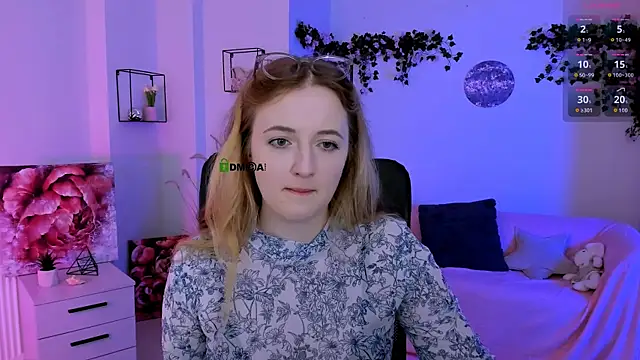 luna berryy online show from July 11, 6:54 pm