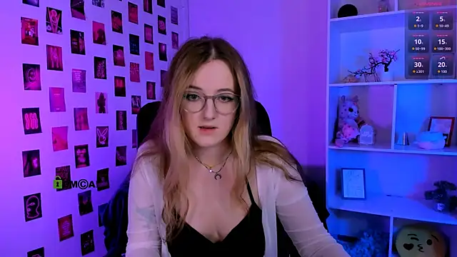 luna berryy online show from July 15, 6:46 pm