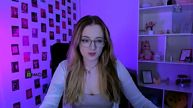 luna berryy online show from July 18, 6:45 pm
