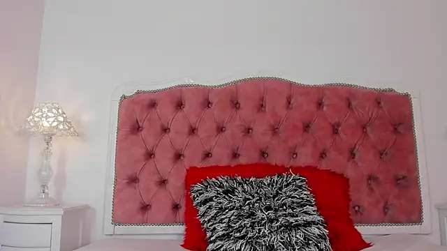 amberlitle online show from October 13, 1:44 pm