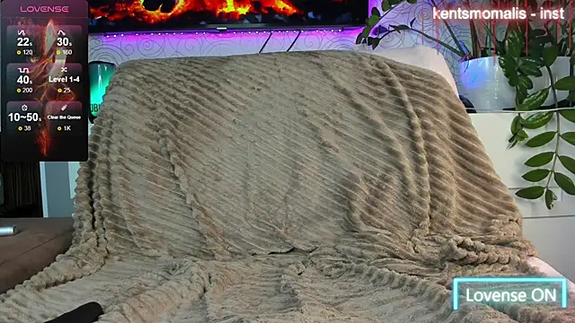 Snapshot of KentsMomAliss chatting on February 20, 11:53 am KentsMomAliss online show from February 20, 11:53 am