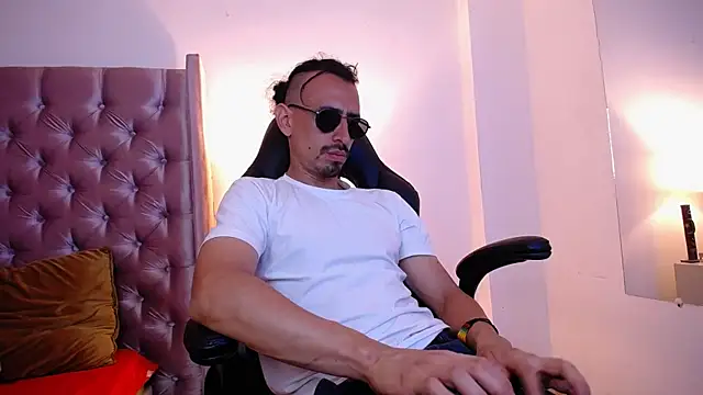 Sr Magnus  online show from October 6, 7:17 am