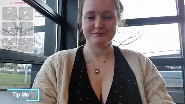 Snapshot of BustyBonnieUK chatting on January 24, 9:49 am BustyBonnieUK online show from January 24, 9:49 am