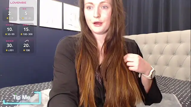 Snapshot of BustyBonnieUK chatting on March 10, 9:51 pm BustyBonnieUK online show from March 10, 9:51 pm