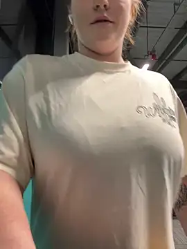 Snapshot of BustyBonnieUK chatting on March 21, 10:17 pm BustyBonnieUK online show from March 21, 10:17 pm