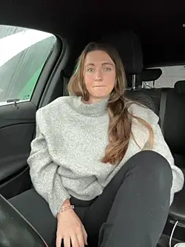 Snapshot of BustyBonnieUK chatting on December 5, 11:30 am BustyBonnieUK online show from December 5, 11:30 am