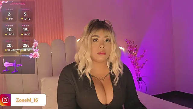 Snapshot of Zoe1_2 chatting on November 29, 8:23 pm Zoe1 2 online show from November 29, 8:23 pm