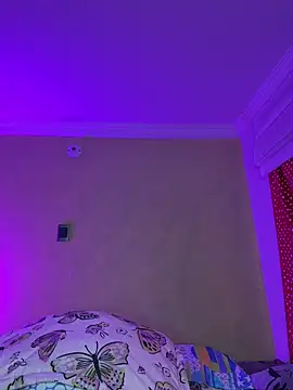 aurora divine online show from February 23, 9:01 pm