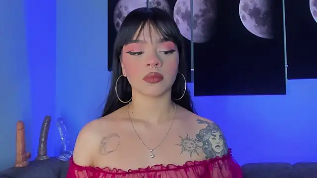 Snapshot of maddy_walker chatting on December 9, 8:54 pm maddy walker online show from December 9, 8:54 pm