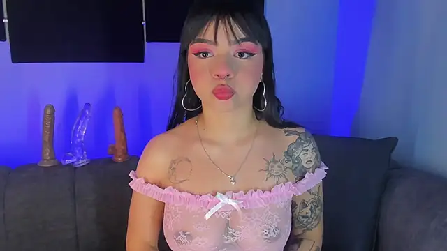 Snapshot of maddy_walker chatting on December 11, 8:18 pm maddy walker online show from December 11, 8:18 pm