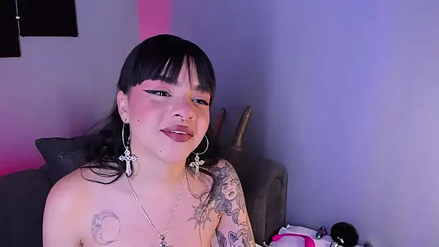 Snapshot of maddy_walker chatting on January 22, 2:37 am maddy walker online show from January 22, 2:37 am