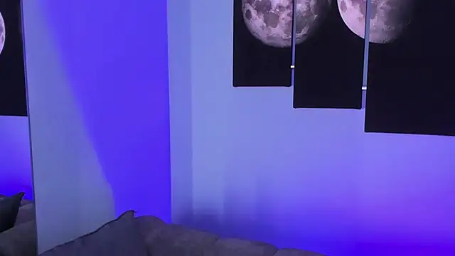 Snapshot of maddy_walker chatting on March 5, 3:18 am maddy walker online show from March 5, 3:18 am