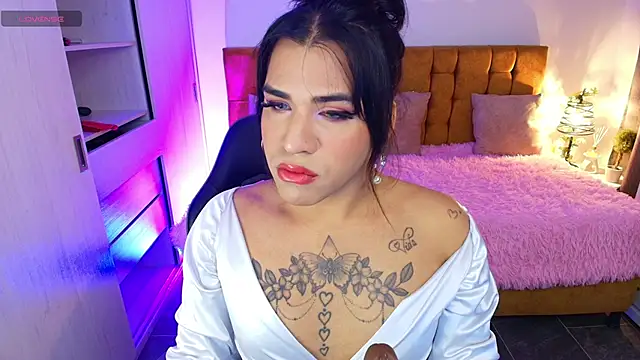 Snapshot of alexiaaross chatting on December 11, 12:55 pm alexiaaross online show from December 11, 12:55 pm