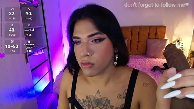 Snapshot of alexiaaross chatting on December 13, 3:32 pm alexiaaross online show from December 13, 3:32 pm
