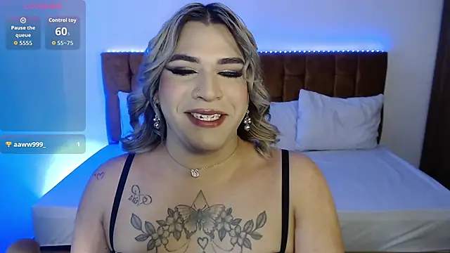 Snapshot of alexiaaross chatting on October 4, 4:10 am alexiaaross online show from October 4, 4:10 am