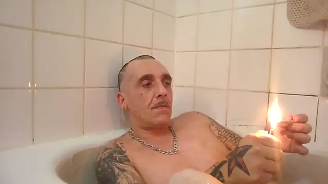 Snapshot of CandiedPompano chatting on October 1, 4:18 am CandiedPompano online show from October 1, 4:18 am