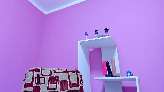 Snapshot of LolaBoobs chatting on March 5, 5:29 am LolaBoobs online show from March 5, 5:29 am