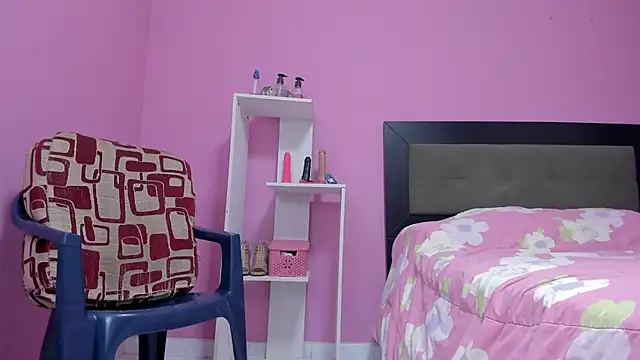 Snapshot of LolaBoobs chatting on March 20, 7:25 am LolaBoobs online show from March 20, 7:25 am