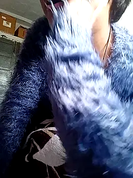 Snapshot of ruhi2003 chatting on December 6, 4:47 am ruhi2003 online show from December 6, 4:47 am