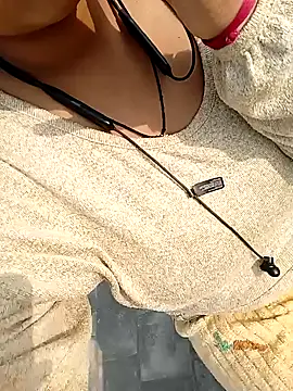Snapshot of ruhi2003 chatting on December 9, 4:23 am ruhi2003 online show from December 9, 4:23 am